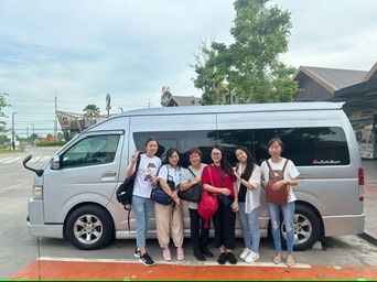 Sightseeing tour in Bangkok with our van